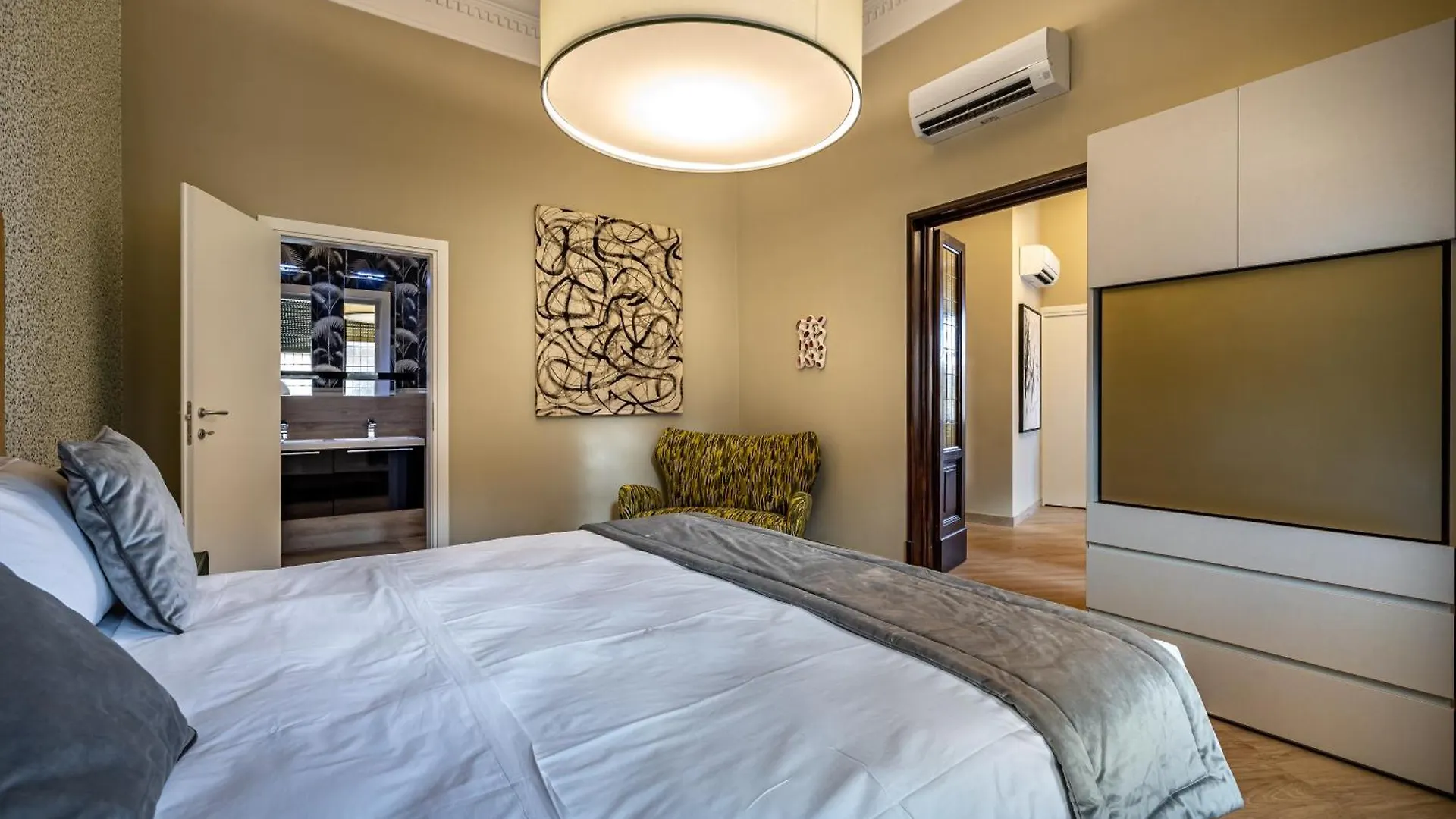 Yd Bright And Luxury Art Apartment Florence