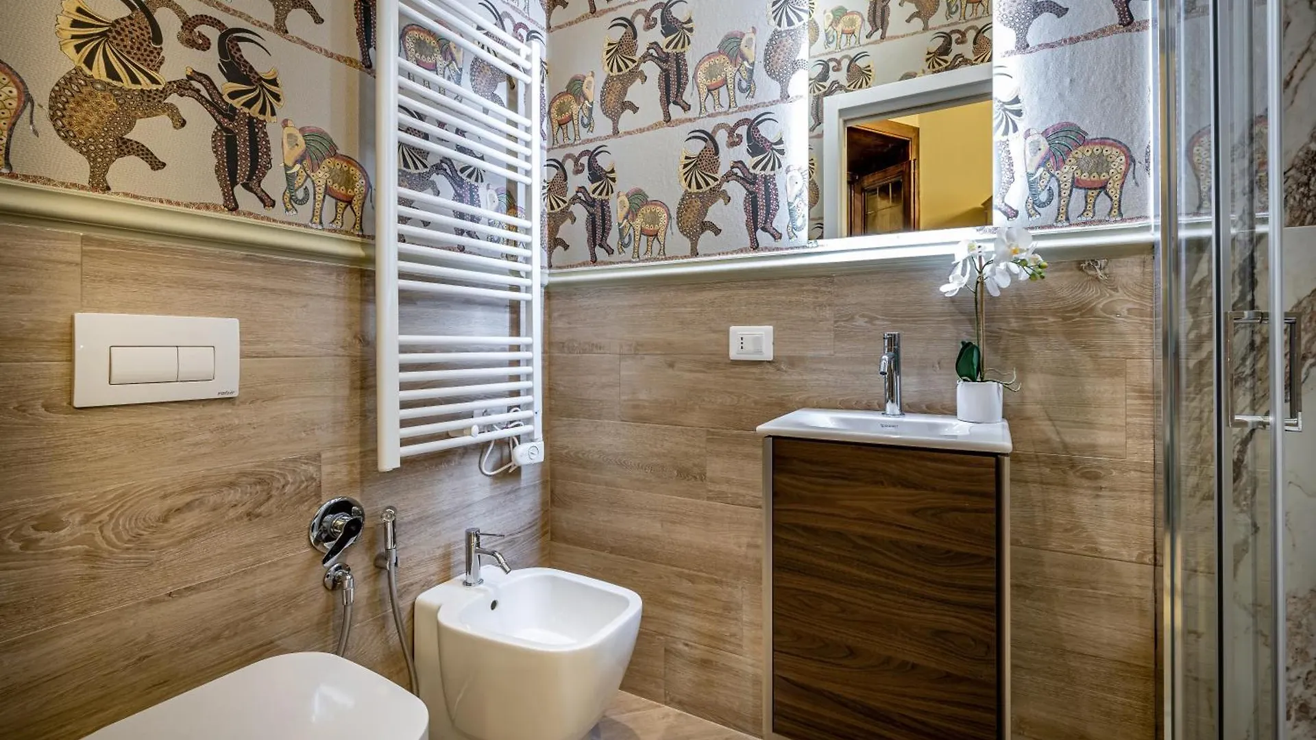 Yd Bright And Luxury Art Apartment Florence